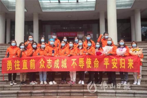 武汉加油|众志成城，，，，，，，同心抗疫，，，，，，，佩安婷用行动誊写社会责任